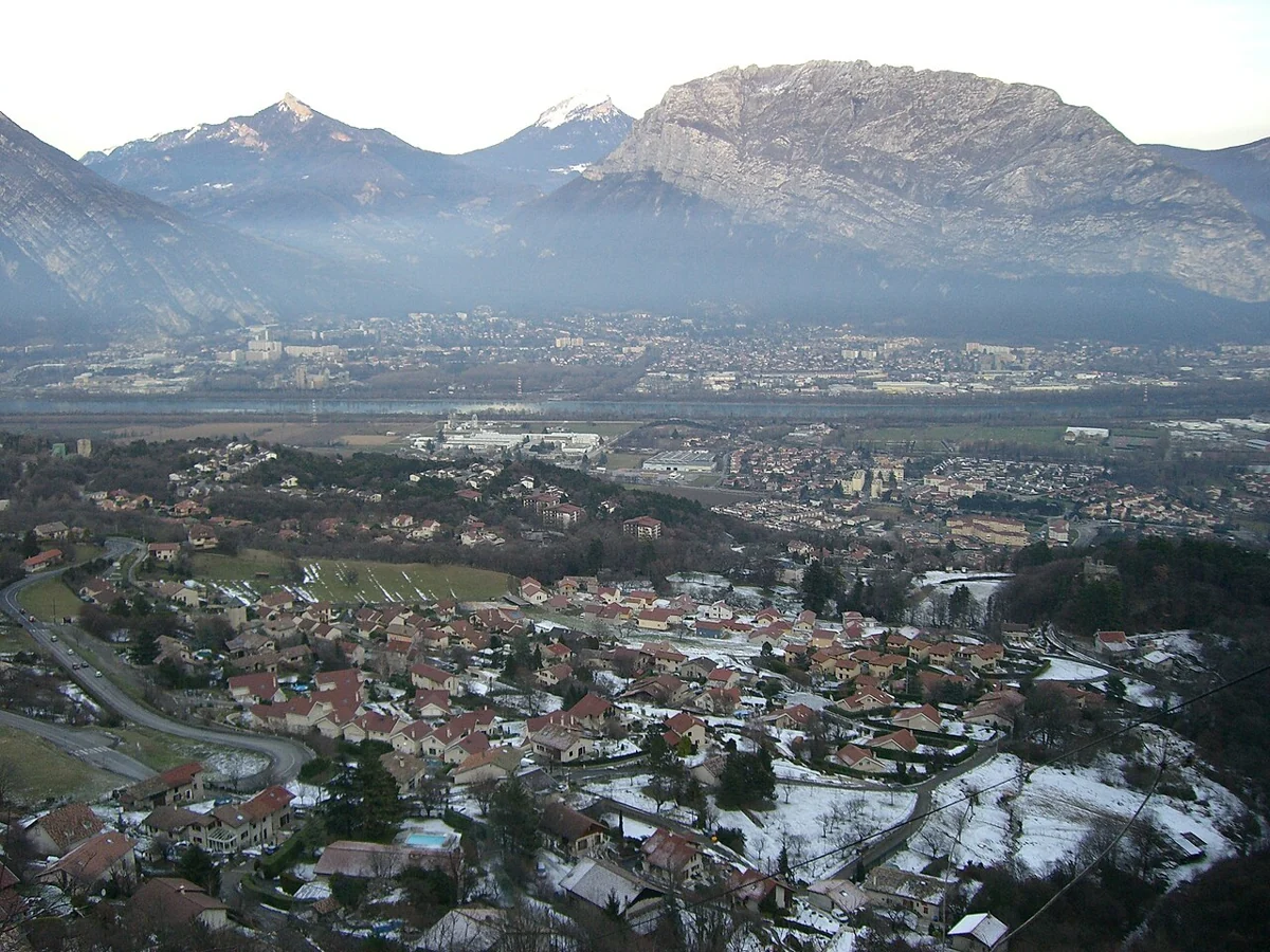 Vue de Sassenage depuis la route de Villard-de-Lans. Illustration de la commune.